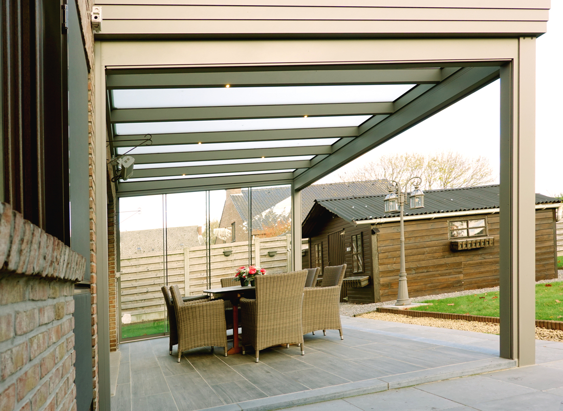 pergola met opaal glas