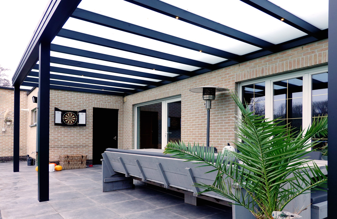 terrasoverkapping met plat, modern dak