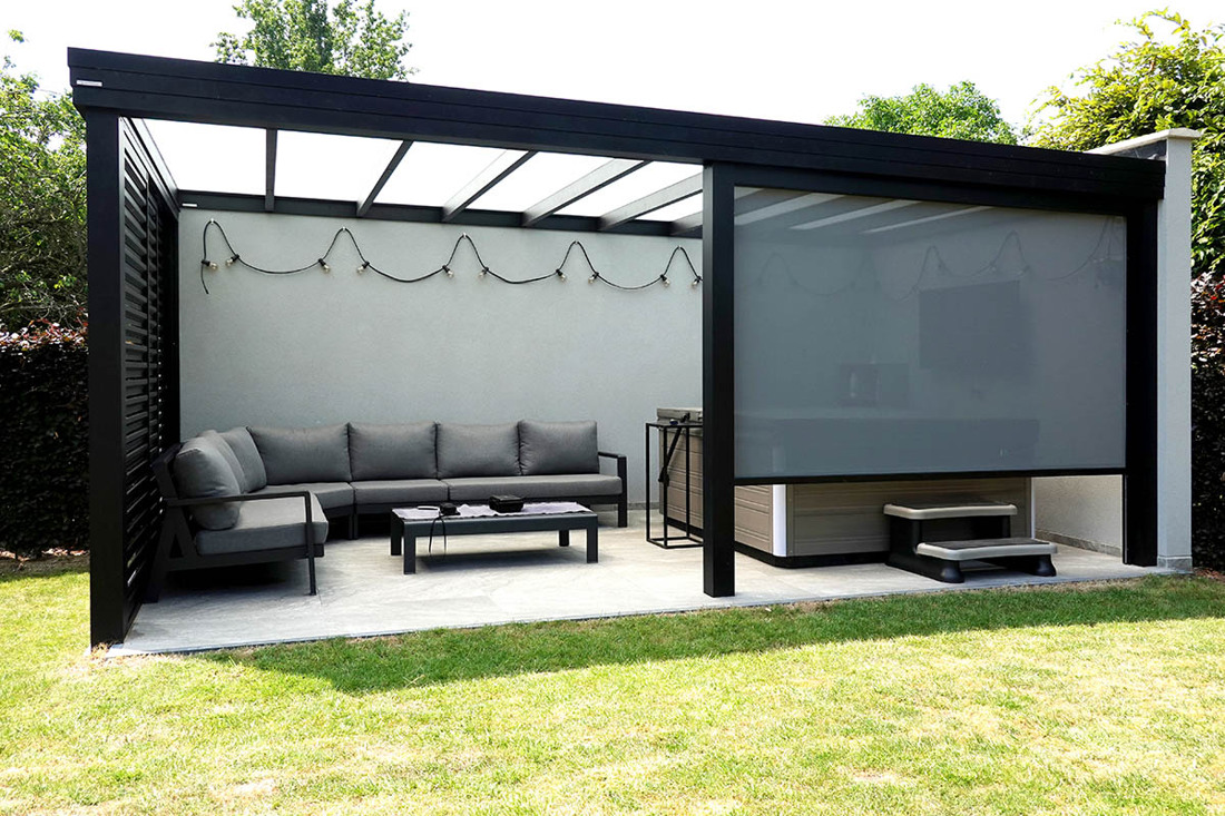 Vrijstaande terrasoverkapping met jacuzzi