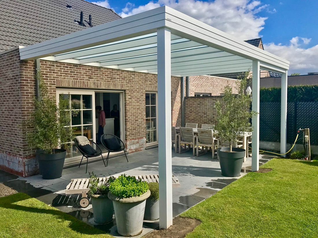 Pergola met helder glazen dak