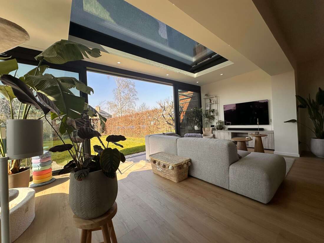 Moderne leefveranda met maximale lichtinval en strak design