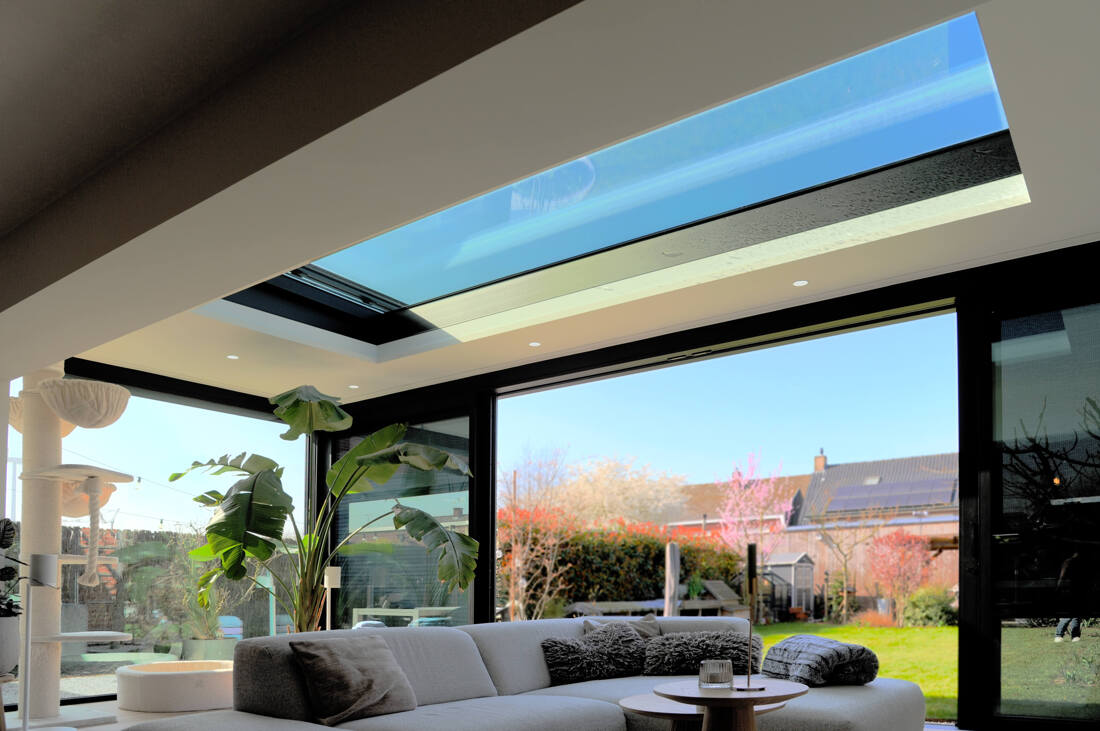 Moderne leefveranda met maximale lichtinval en strak design