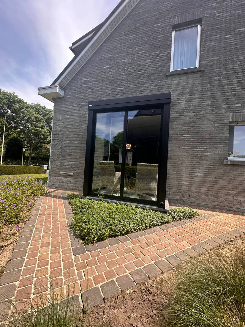 Moderne veranda als stijlvolle vervanging van een oude erker
