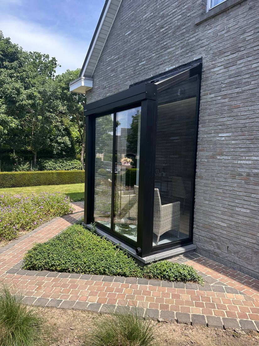 Moderne veranda als stijlvolle vervanging van een oude erker
