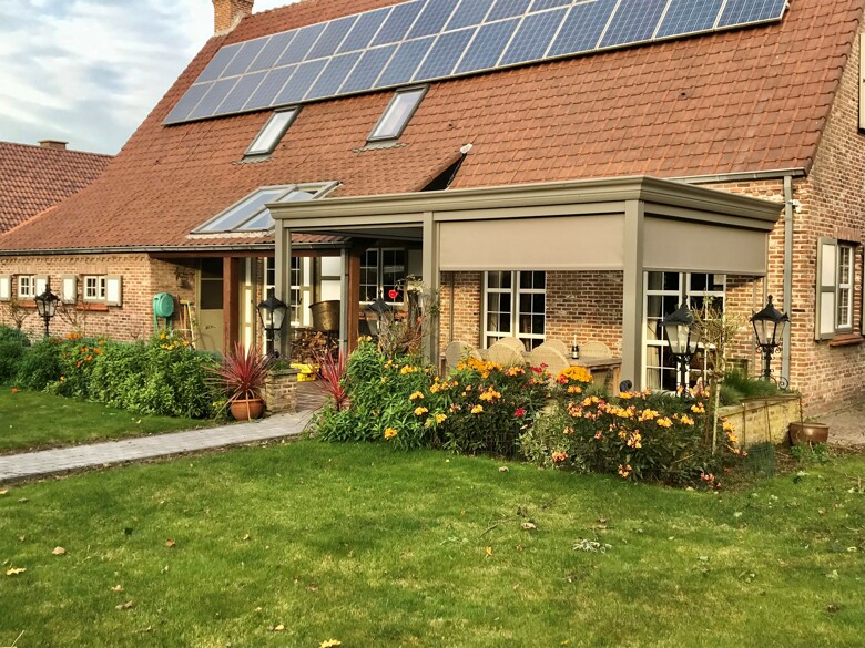 Landelijke pergola met plat dak en screens