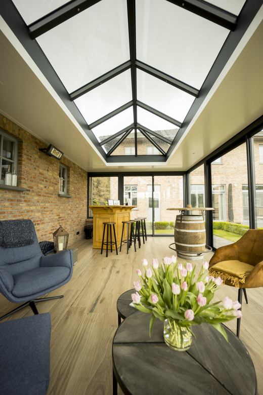 Tuinkamer met grote lichtkoepel