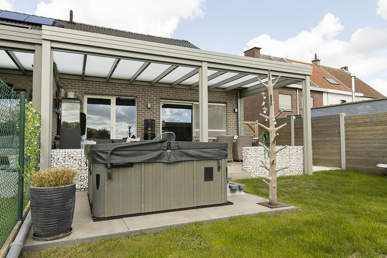 Moderne terrasoverkapping met plat dak