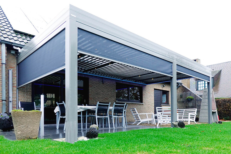 Moderne overkapping met lamellendak