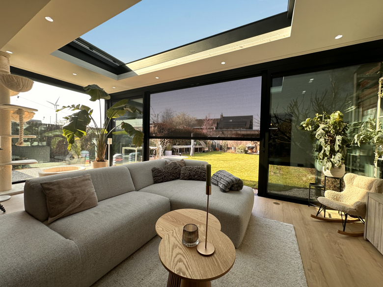 Moderne leefveranda met maximale lichtinval en strak design