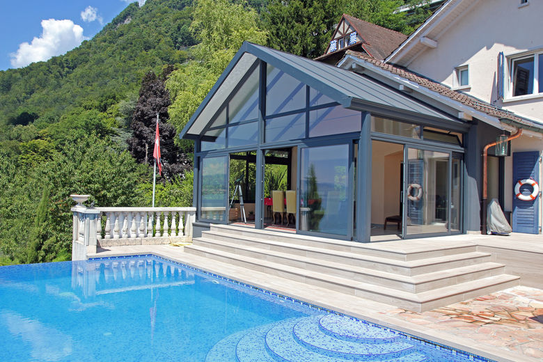 een veranda aan een vakantiehuis met behoud van de vormgeving van de woning