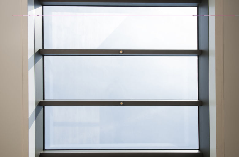 Een rechte lichtstraat met geïntegreerde LED spots