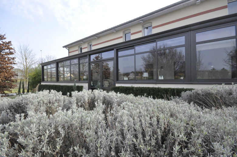 Een volwaardige uitbreiding van een restaurant door een leefveranda