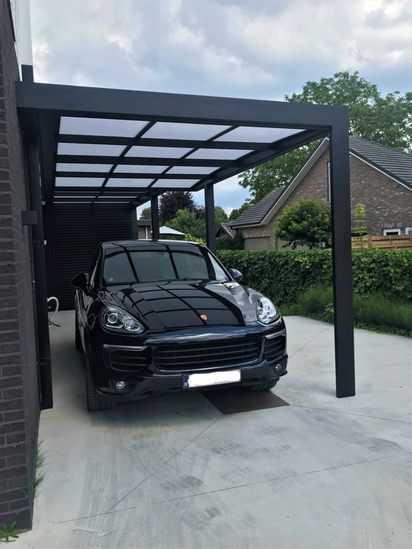 Moderne carport met berging
